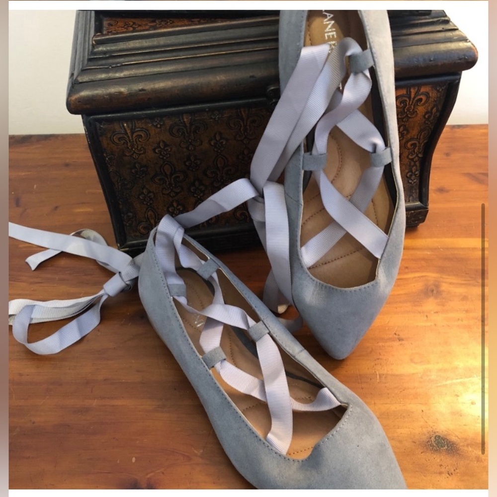 Lane Bryant Pointed Toe Lace Up Ribbon Ties Flats Size 10 Gray
